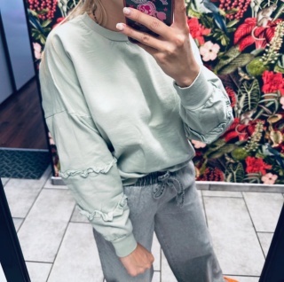 BLUZA Z FALBANKAMI OLIWKOWA