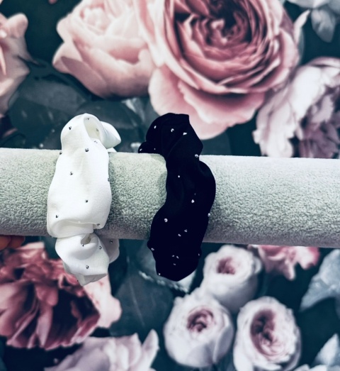 GUMKA FROTKA CYRKONIE CZARNA