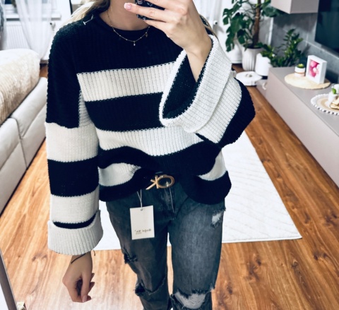 SWETER W PASY CZARNY