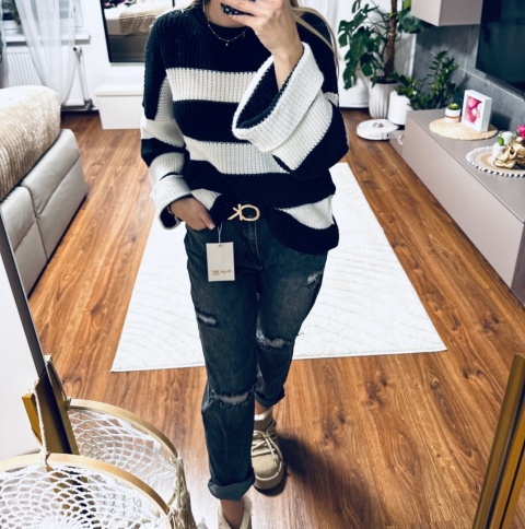 SWETER W PASY CZARNY