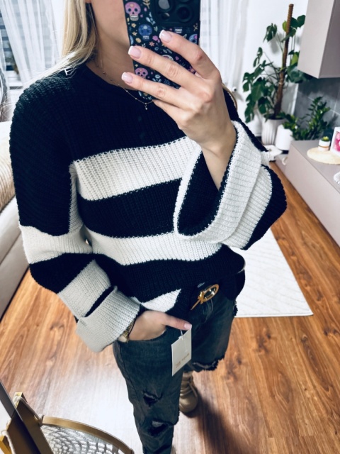 SWETER W PASY CZARNY