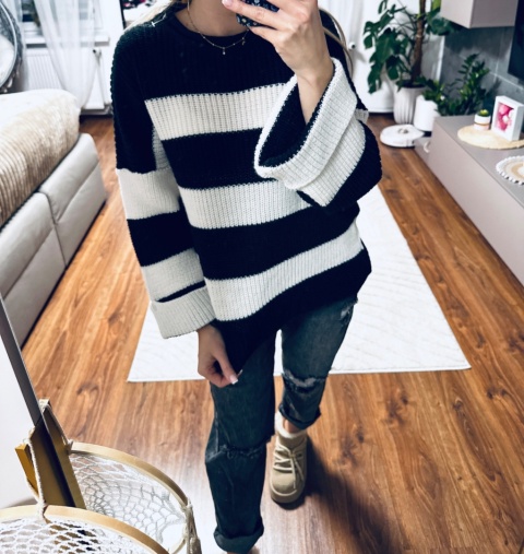 SWETER W PASY CZARNY