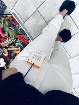 SPODNIE JEANSOWE MOM PULL&BEAR