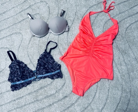 KOMPLET STRÓJ KĄPIELOWY + BIUSTONOSZE