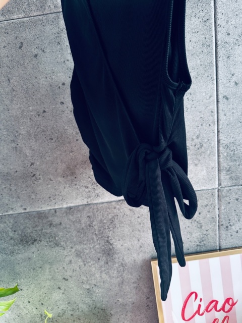 BLUZKA CZARNA WIĄZANA XL