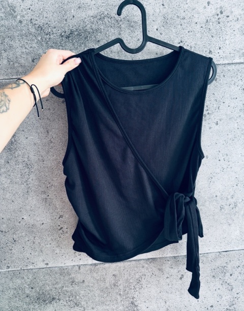 BLUZKA CZARNA WIĄZANA XL